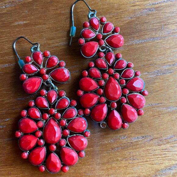 Red Hanging Earrings - Picture 3 of 3